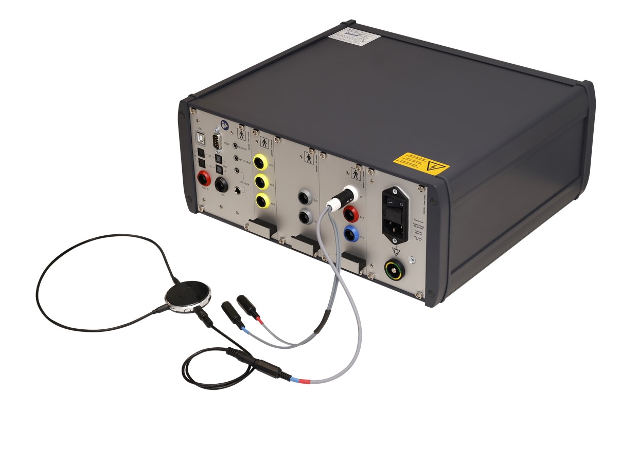 AT2000, Audiometer mit CI Anschluss, Audiometer with CI connection, Audiomètre avec connexion pour implant cochléaire, Audiometer Rückseite, backplane, Audiometer rear panel, Face arrière de l'audiomètre